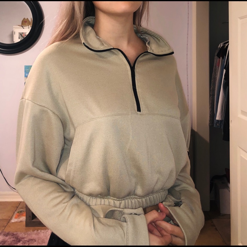 super cute cropped quarter zip!!